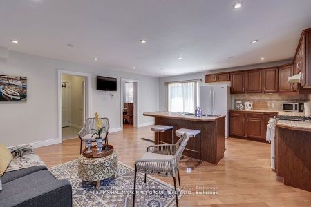 For Lease - 26 Whiting Avenue Unit# Main & 2nd Level, Oshawa, Ontario - Photo 4