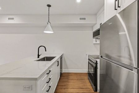 For Lease - 35 Monk Street Unit# 7, Glebe - Ottawa East and Area, Ontario - Photo 2