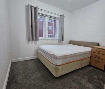 1 bedroom in a house share to rent - Photo 3