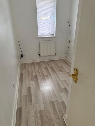 3 Bed Semi-Detached House, Cole Street, M40 - Photo 5