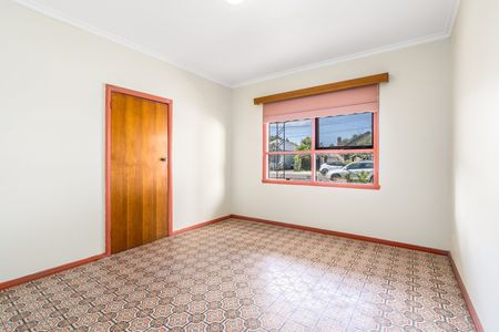 Spacious 3-Bedroom Home in the Heart of Geelong - Photo 3