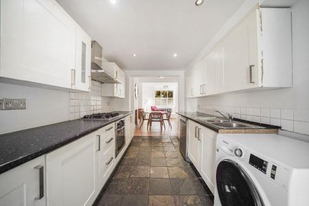 3 bedroom semi-detached house to rent - Photo 4