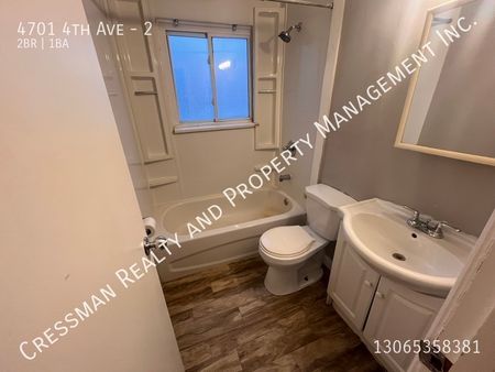 2 Bed 1 Bath Apartment in Rosemont - Photo 4