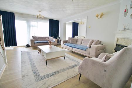 3 bedroom semi-detached house to rent - Photo 3