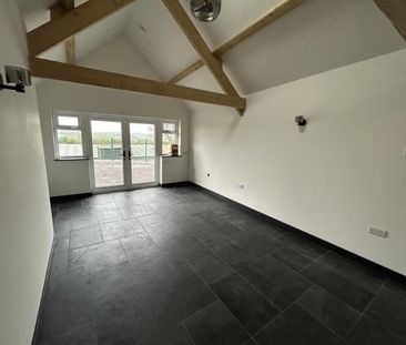 1 bedroom barn conversion to rent - Photo 3