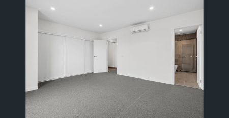 Brand-new expansive townhome in the heart of Geelong - Photo 4