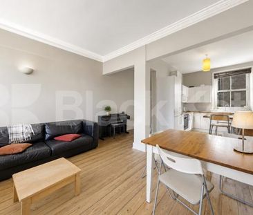 A spacious and well-presented four double bedroom apartment situate... - Photo 5