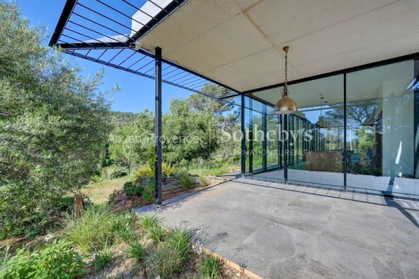 Propriéte d'exception au pied de la Sainte Victoire - Photo 1