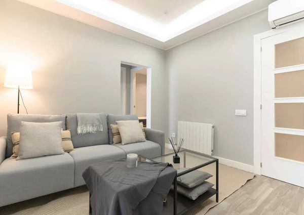 Carrer de Prats de Molló, Barcelona, Catalonia 08021