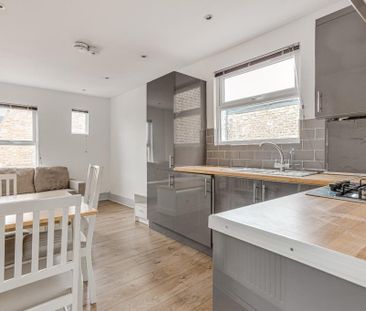 3 bedroom flat to rent - Photo 1
