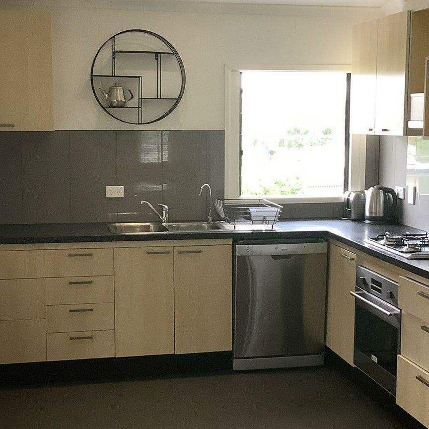 FULLY FURNISHED 2 BED UNIT INCLUDES SERVICES - Photo 1