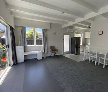 Property Management9 Bond Crescent, Forrest Hill - House for Rent - Photo 2