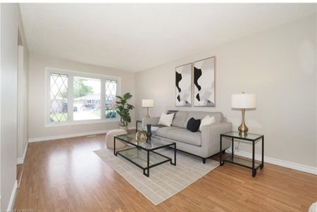 For Lease - 86 Overlea Crescent Unit# Main, Kitchener, Ontario - Photo 2