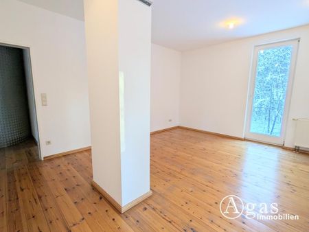 Großzügiges Einfamilienhaus mit Terrasse auf weitläufigem Grundstück - Foto 2