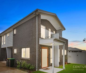 Modern 2-Bedroom Townhouse in Prime Location of Casula&excl; - Photo 2