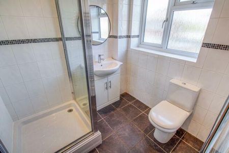 Howards Grove - Photo 2