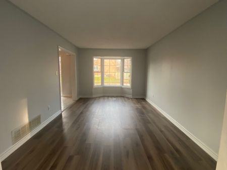 For Lease - 104 Inverhuron Trail, Oakville, Ontario - Photo 2