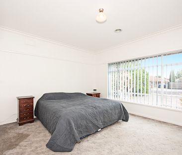 38 Denver Street, Bentleigh East VIC 3165 - House For Rent | Domain - Photo 6