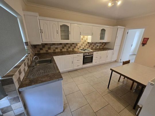 5 bedroom semi-detached house to rent - Photo 1