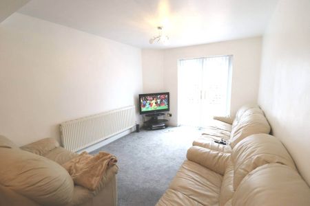 Chairborough Road, High Wycombe - Photo 2