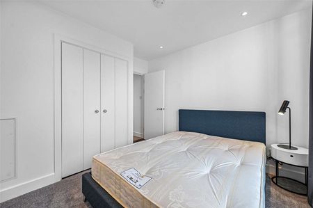 West Smithfield, London, EC1A 9HZ - Photo 4