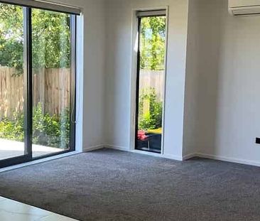 Modern Two-Bedroom Townhouse Close to CBD - Photo 4