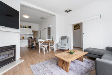 Charming 1940s Art Deco Home! - Open to View Tuesday 18th November 5.15pm - 5.30pm - Photo 5