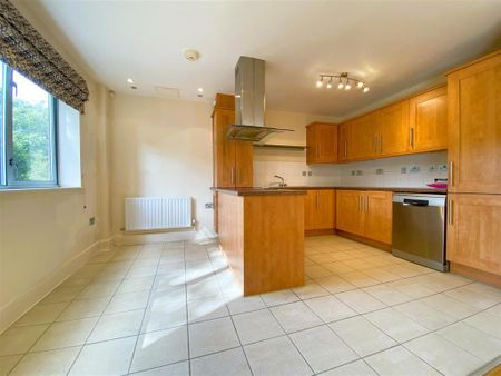 2 bedroom flat to rent - Photo 5