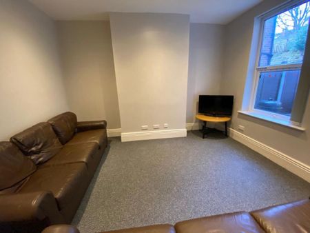 6 bedroom terraced house to rent - Photo 4