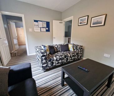 5 bedroom semi-detached house to rent - Photo 1