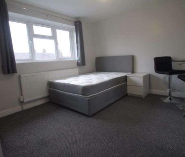 Bryony Close, UB8 - Photo 1