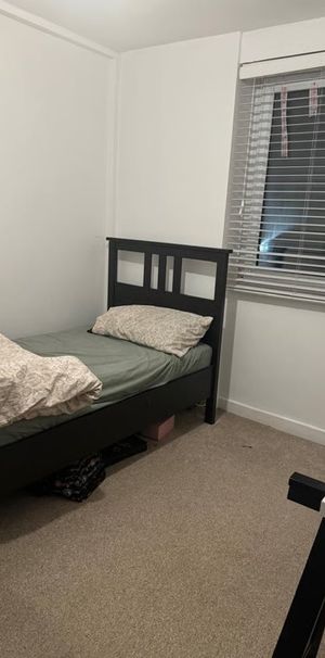 Room in a Shared Flat, Epsom Road, CR0 - Photo 1