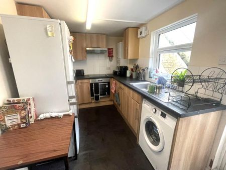 4 bedroom terraced house to rent - Photo 4