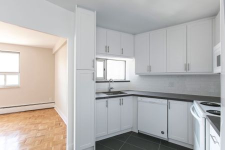 For Lease - 9 Deer Park Crescent Unit# 303, Toronto, Ontario - Photo 3