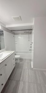 Grand 5½ rénové, 3 chambres, clim, 2 stationnements + rangement privé, dispo maintenant - Photo 4
