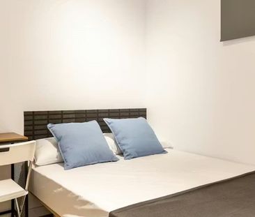 Carrer de l'Antiga Travessera, L'Hospitalet de Llobregat, Catalonia... - Photo 1