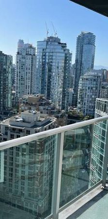 - One-Bedroom + Den Apartment in Downtown Vancouver with City view - Photo 1