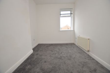 3 Bedroom End of Terrace - Photo 2