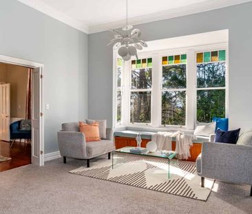 Stunning 5-Bedroom Family Home in Prime Location - Photo 1