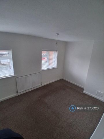 2 bedroom end of terrace house to rent - Photo 2