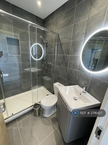 1 bedroom in a house share to rent - Photo 5