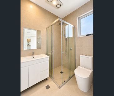 brand new 5 bedroom with| 3 Master Suites | Multiple Living Areas |... - Photo 5