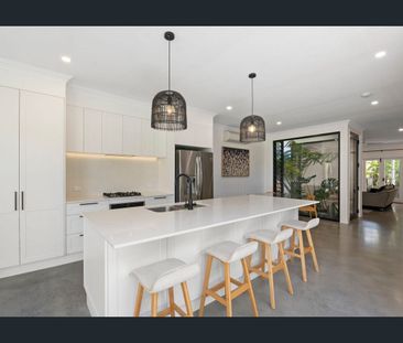 45 Pearson Street, Kangaroo Point, Qld 4169 - Photo 2