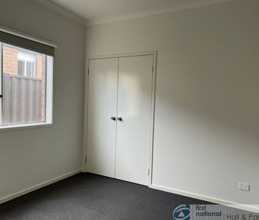 14 Scorchin Drive, Cranbourne South - Photo 3