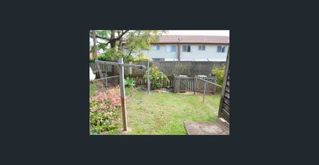 Two Bedroom Townhouse Close To Amenities - Photo 2