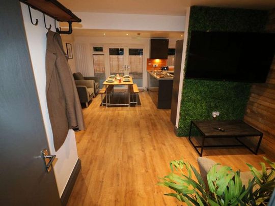 1 bedroom in a house share to rent - Photo 1
