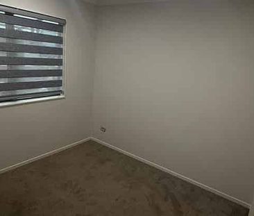 Charming 2BR Flat in Flat Bush - Photo 3