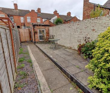 2 bedroom semi-detached house to rent - Photo 3