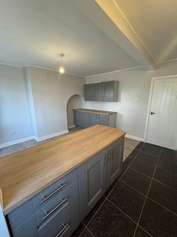 3 bedroom House To Let - Photo 5