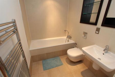 Mackenzie House, Leeds City Centre, LS10 1PT - Photo 4